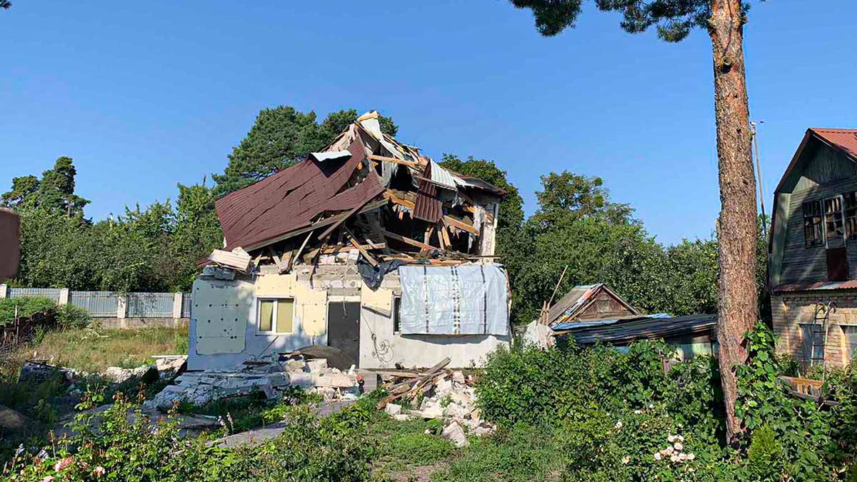 А ось будинок однієї сестри з місцевої церкви зазнав значних пошкоджень